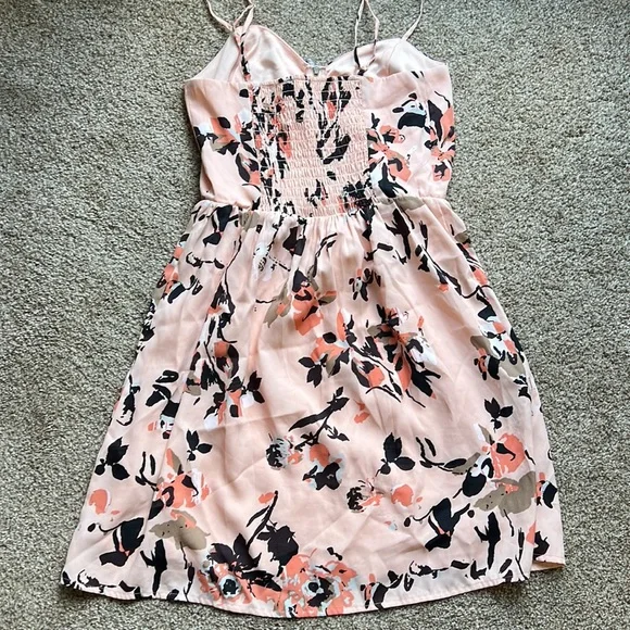 GUESS! - Picture 5 of 6